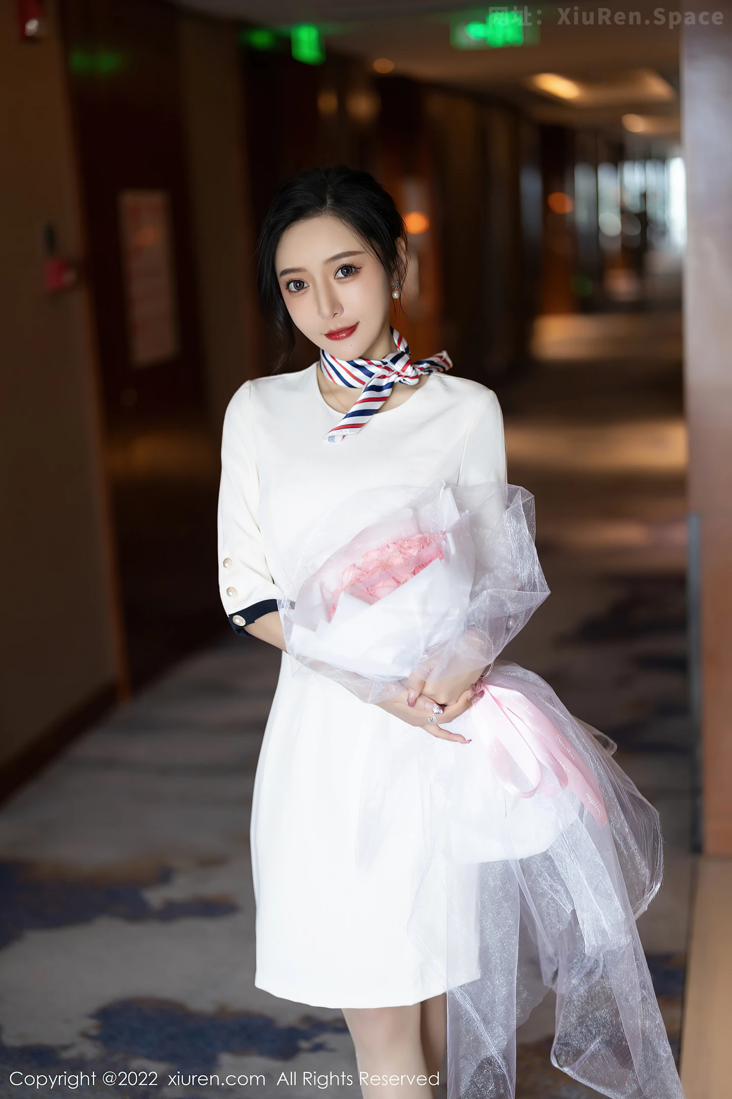 图片[2]-[XiuRen秀人网]VOL.4963 女神王馨瑶yanni白色连衣短裙露红色内衣配原色丝袜诱惑写真71P-秀人网官方网站